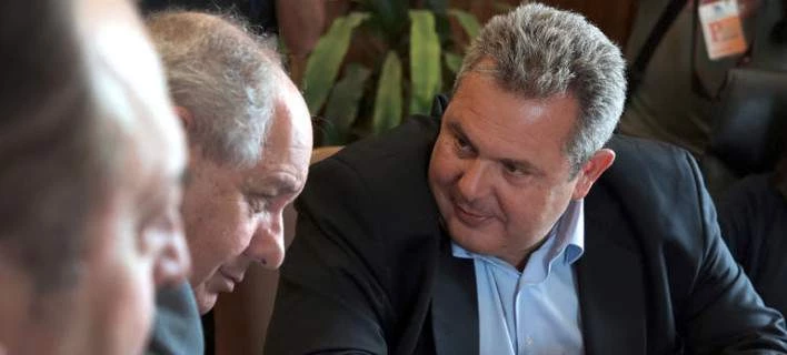 Κάτι τρέχει: Φιλοκυβερνητική εφημερίδα κάνει φέτες τον Τέρενς Κουίκ